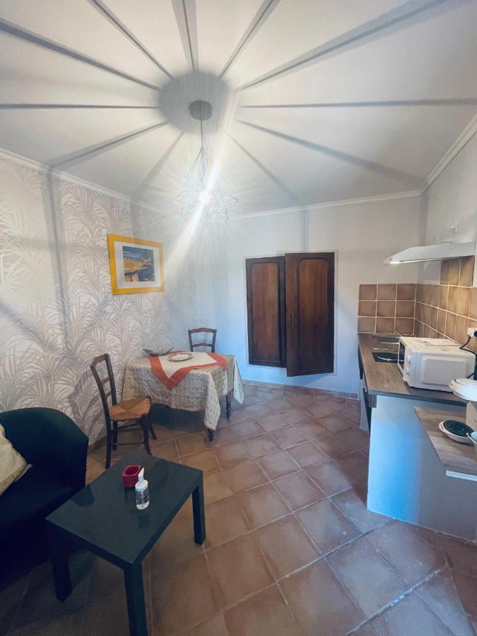 Le Mogador Chateau Du Martinet Bed & Breakfast