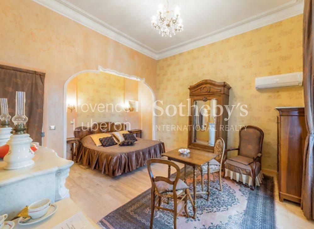 Le Mogador Chateau Du Martinet Bed & Breakfast Violès