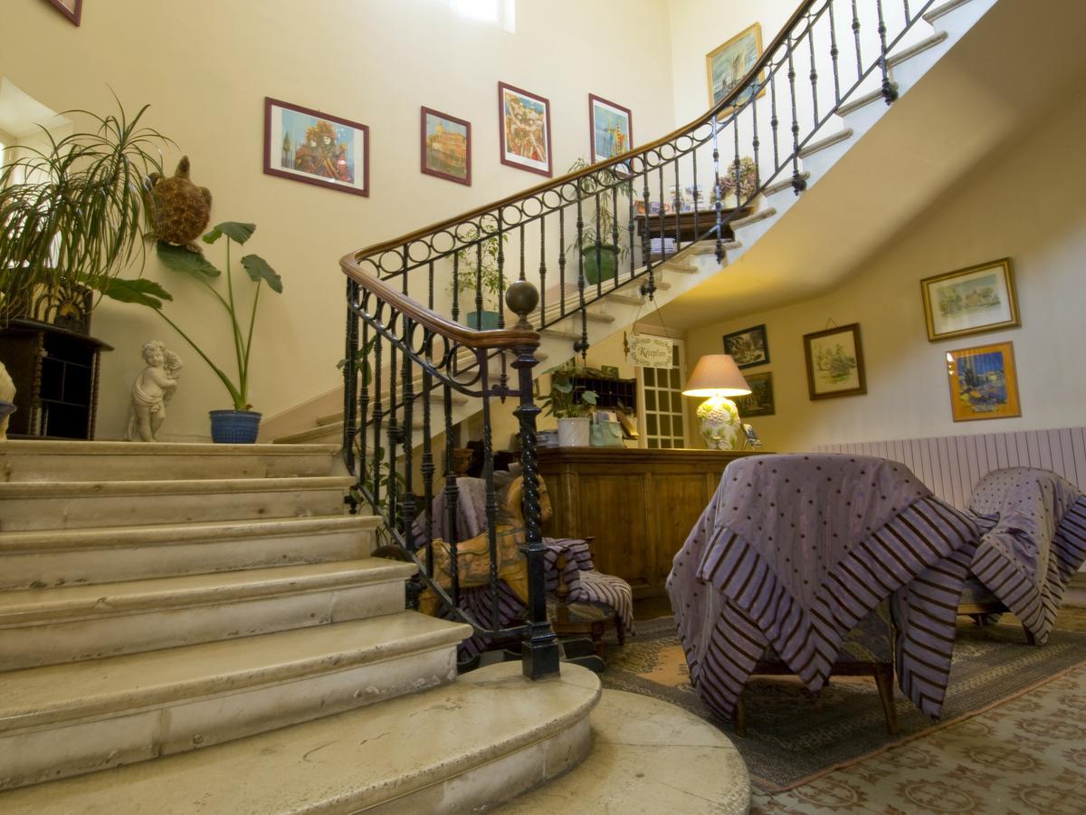 Le Mogador Chateau Du Martinet Bed & Breakfast Violès