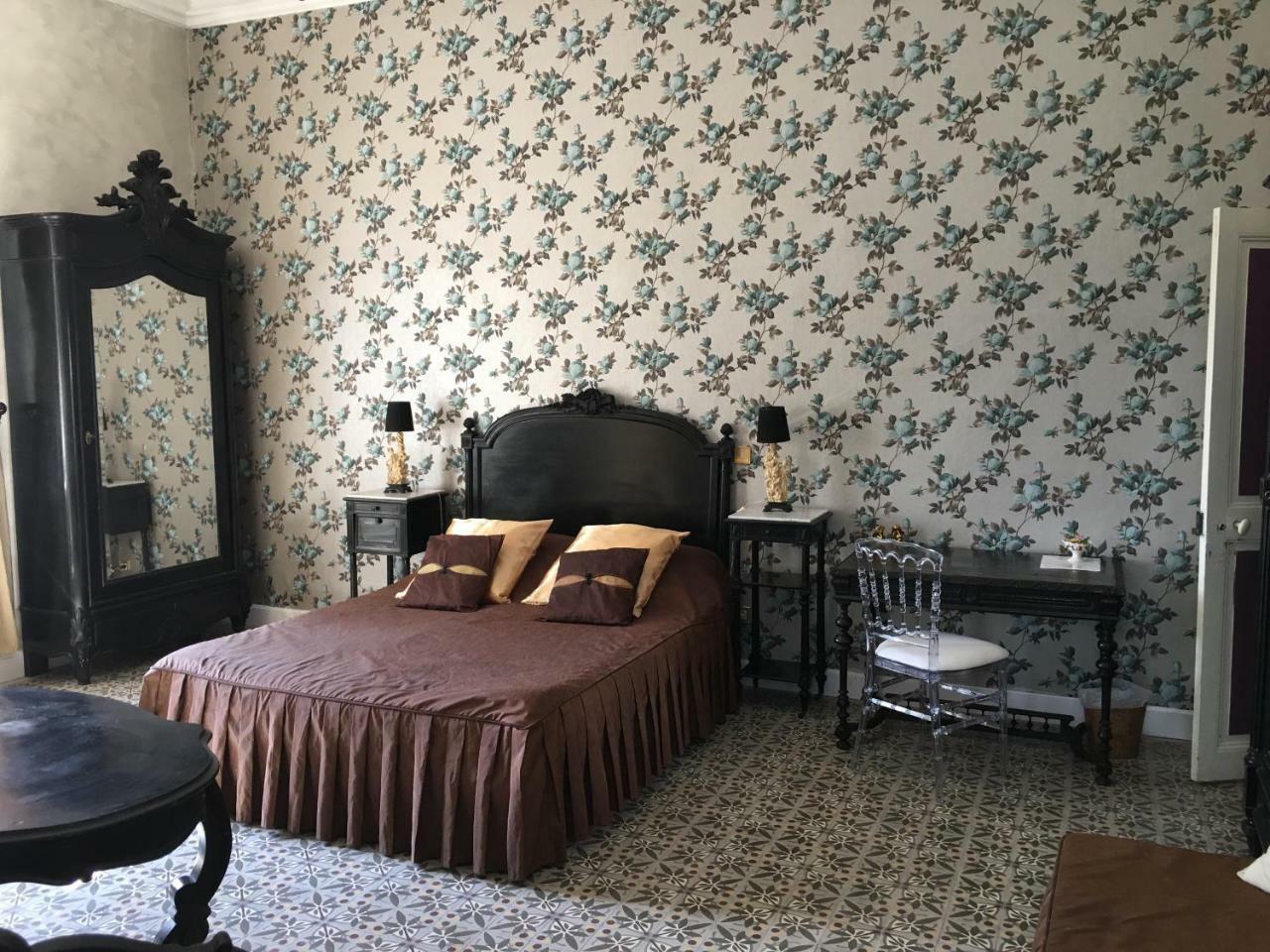 Le Mogador Chateau Du Martinet Bed & Breakfast